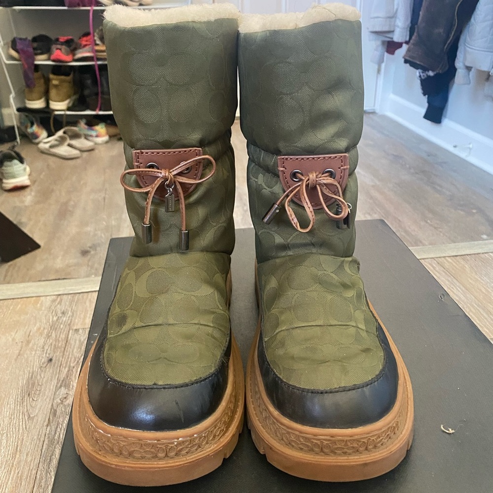 Coach nylon ski boot in Cactus 🌵 color, barely worn!